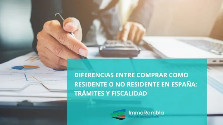 Asesor inmobiliario explicando diferencias fiscales entre residente y no residente al comprar vivienda en España