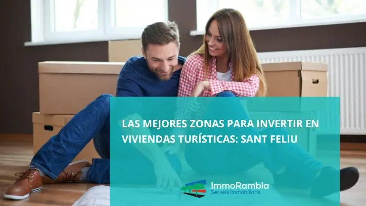 Vista aérea de Sant Feliu de Guíxols con viviendas turísticas junto al mar